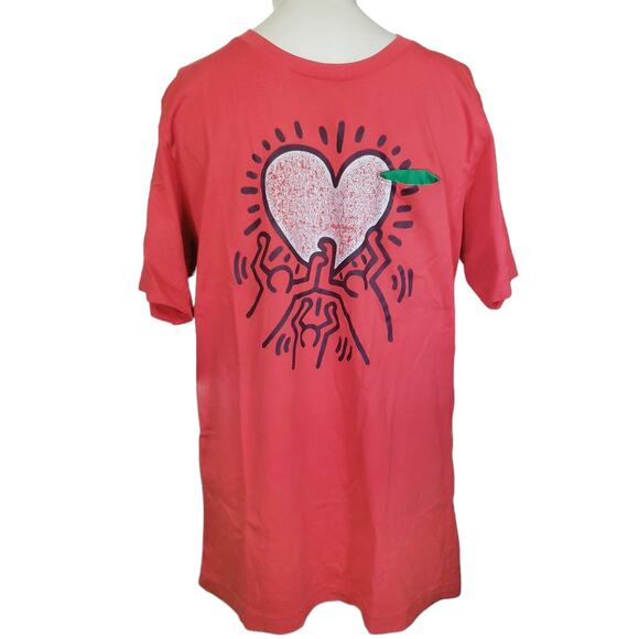 Uniqlo Other - UNIQLO x KEITH HARING unisex pop art holding heart red tee pocket t-shirt Size M